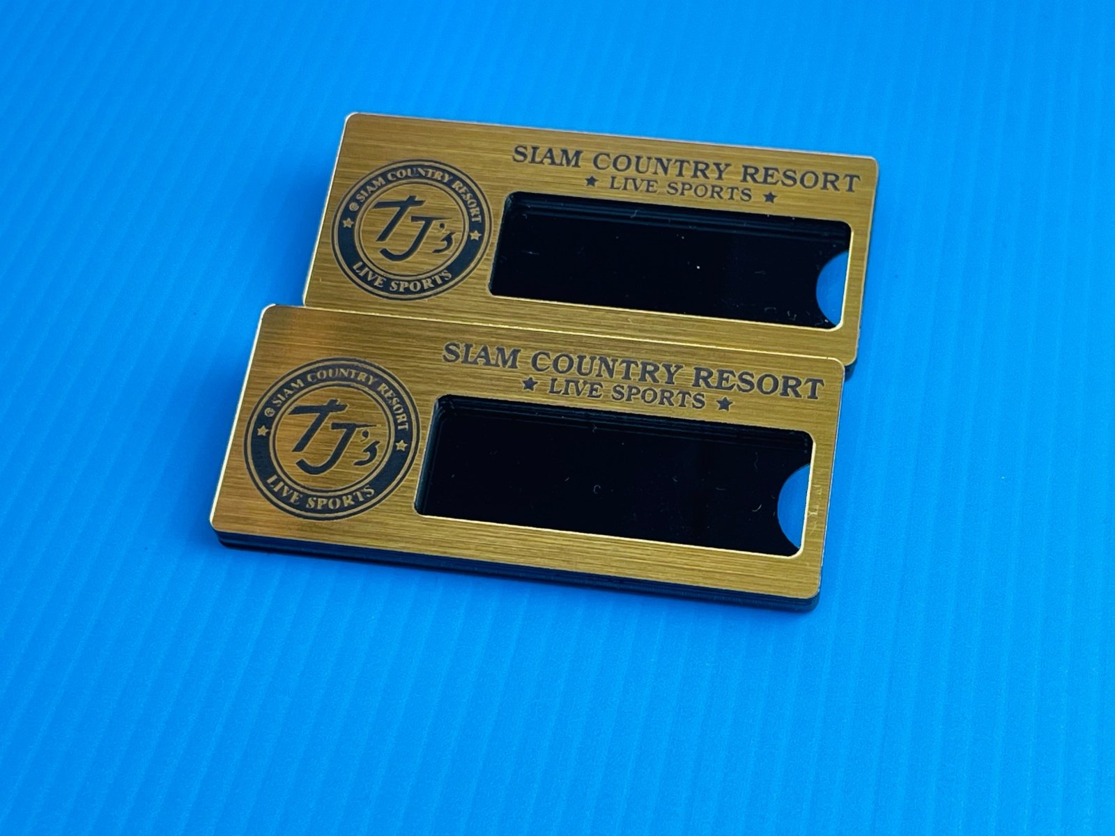 ป้ายชื่อติดอก ป้ายเข็มกลัด แม่เหล็ก เนมแทก ดีไซน์กะทัดรัด เหมาะสำหรับบริษัท และงานอีเวนต์