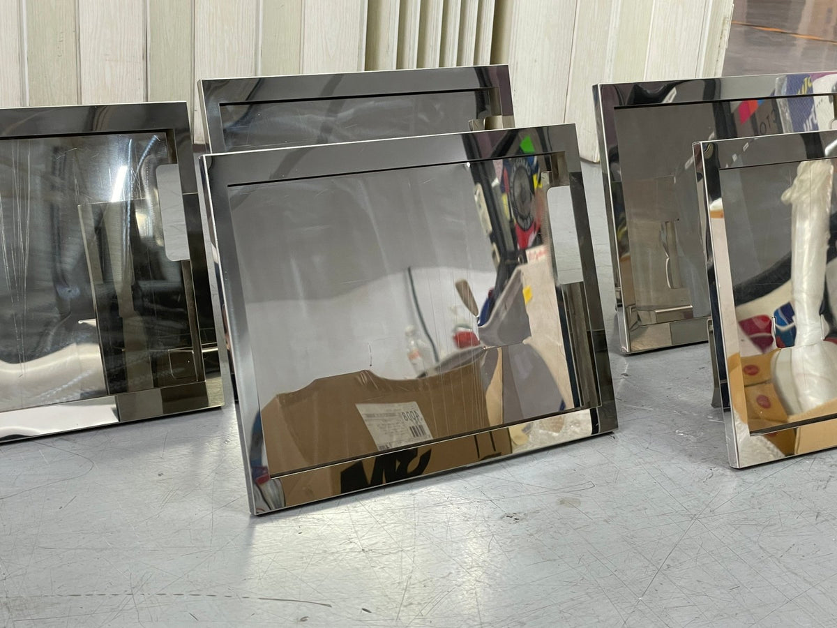 กรอบสแตนเลส กรอบป้ายสอดสแตนเลส แข็งแรง ทนทาน เหมาะสำหรับอาคารสำนักงานและโครงการ