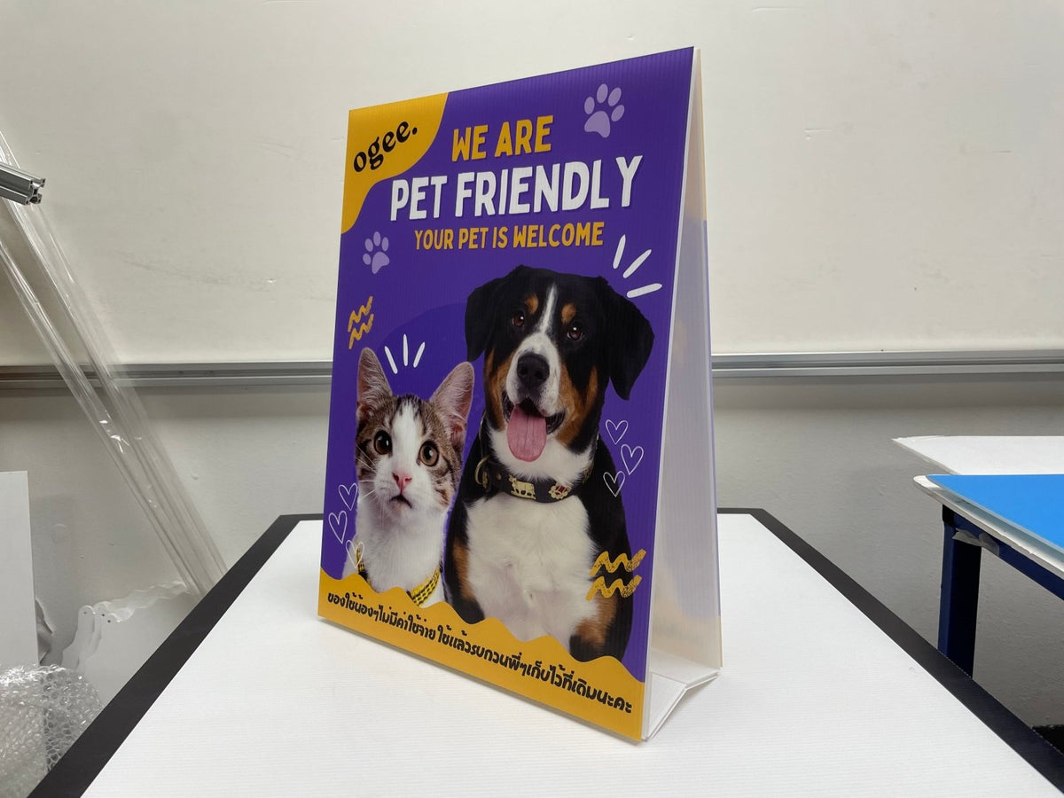 เต้นท์การ์ด สแตนดี้ตั้งโต๊ะ ป้ายตั้งฟิวเจอร์บอร์ด และป้ายสามเหลี่ยมตั้งโต๊ะ พิมพ์คมชัด เหมาะสำหรับเมนู โปรโมชั่น และป้ายโฆษณา