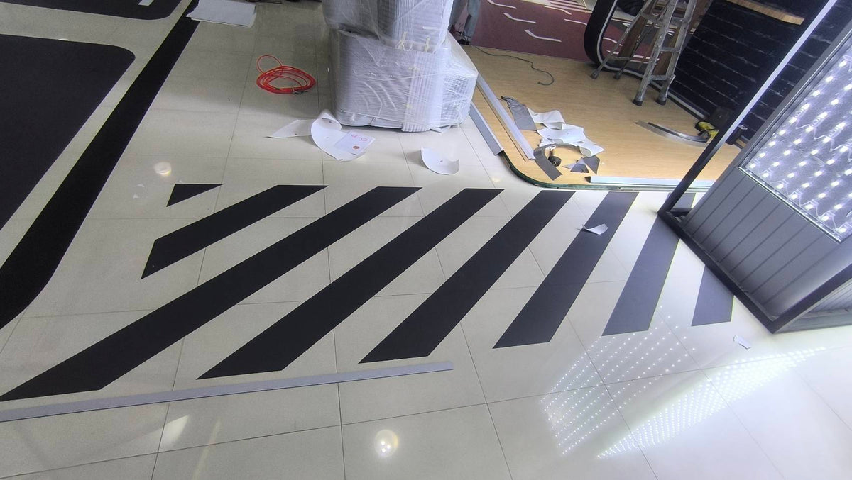 สติ๊กเกอร์ติดพื้น และสติ๊กเกอร์ติดทางเดิน พิมพ์คมชัด กันลื่น ทนทาน เหมาะสำหรับงานประชาสัมพันธ์ ป้ายบอกทาง และงานอีเวนต์