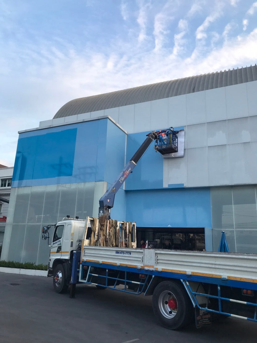 สติ๊กเกอร์ติดกระจก ทึบแสง กันแดด และโปร่งแสง พิมพ์คมชัด ช่วยลดแสงแดด เพิ่มความเป็นส่วนตัว เหมาะสำหรับอาคารและร้านค้า