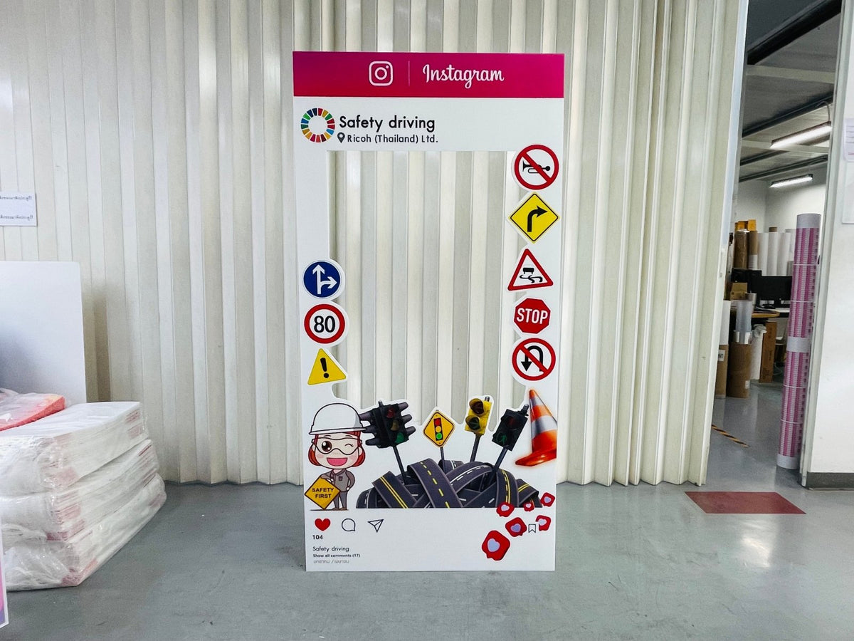 กรอบป้าย Instagram และ Facebook ดีไซน์เหมือนหน้าฟีดโซเชียล เหมาะสำหรับงานอีเวนต์ งานถ่ายภาพ และกิจกรรมโปรโมชัน