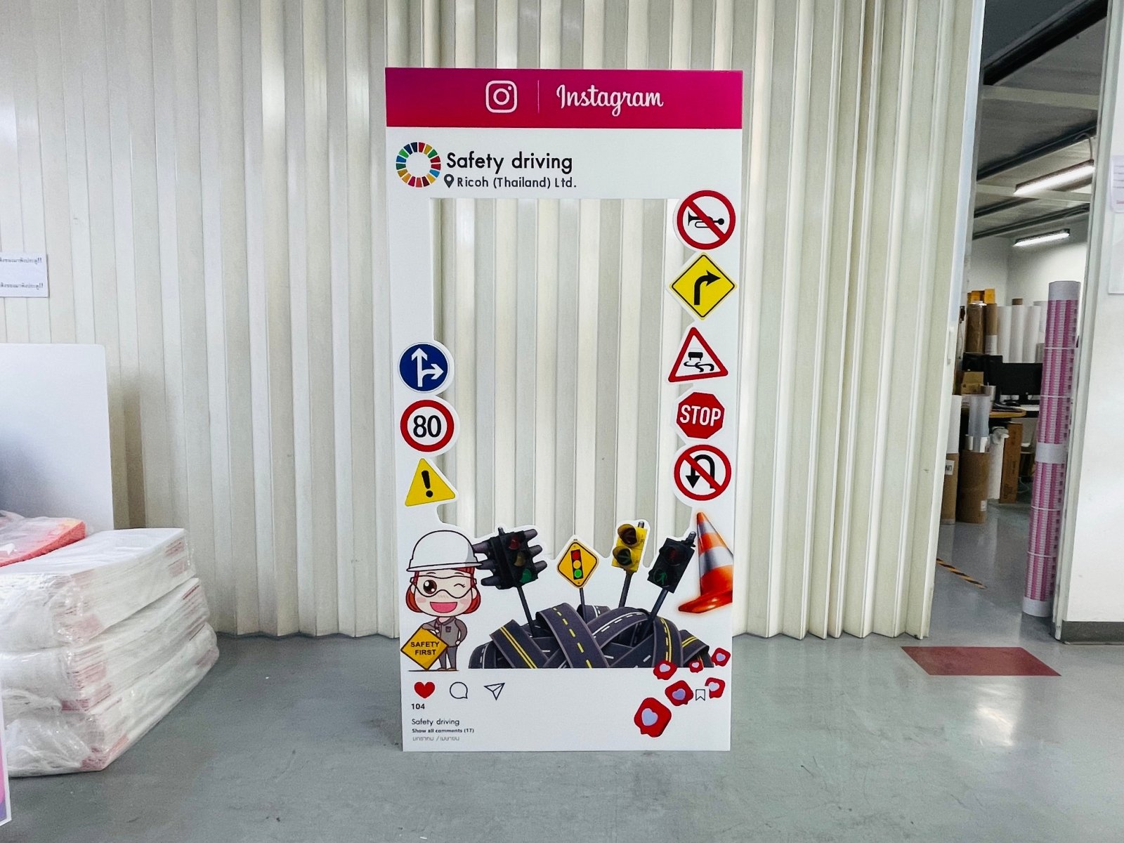 กรอบป้าย Instagram และ Facebook ดีไซน์เหมือนหน้าฟีดโซเชียล เหมาะสำหรับงานอีเวนต์ งานถ่ายภาพ และกิจกรรมโปรโมชัน