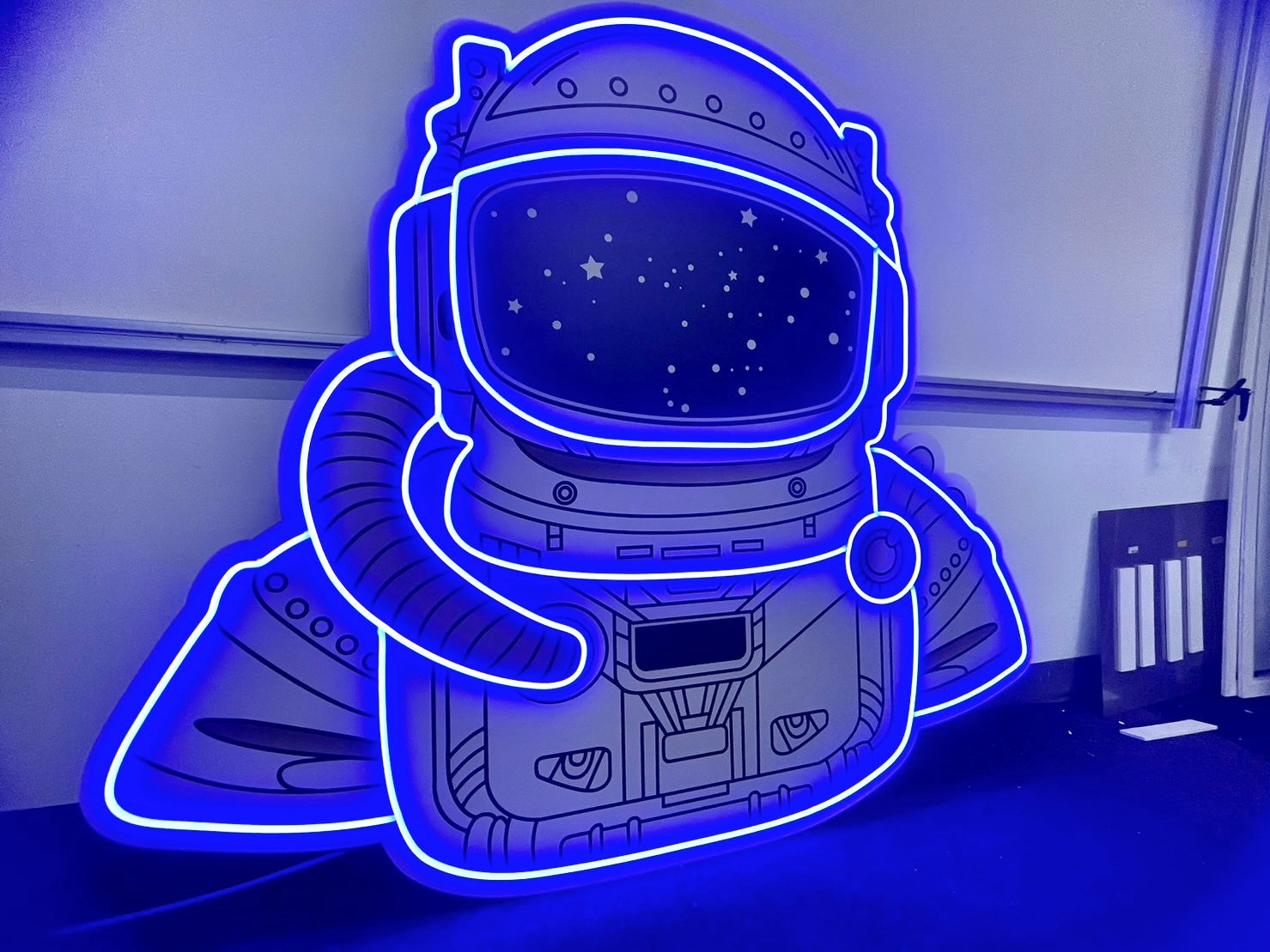 ป้ายไฟนีออน Neon Sign สีสันสดใส ดัดโค้งตามแบบ สวยงามสะดุดตา เหมาะสำหรับร้านอาหาร คาเฟ่ บาร์ และงานตกแต่ง