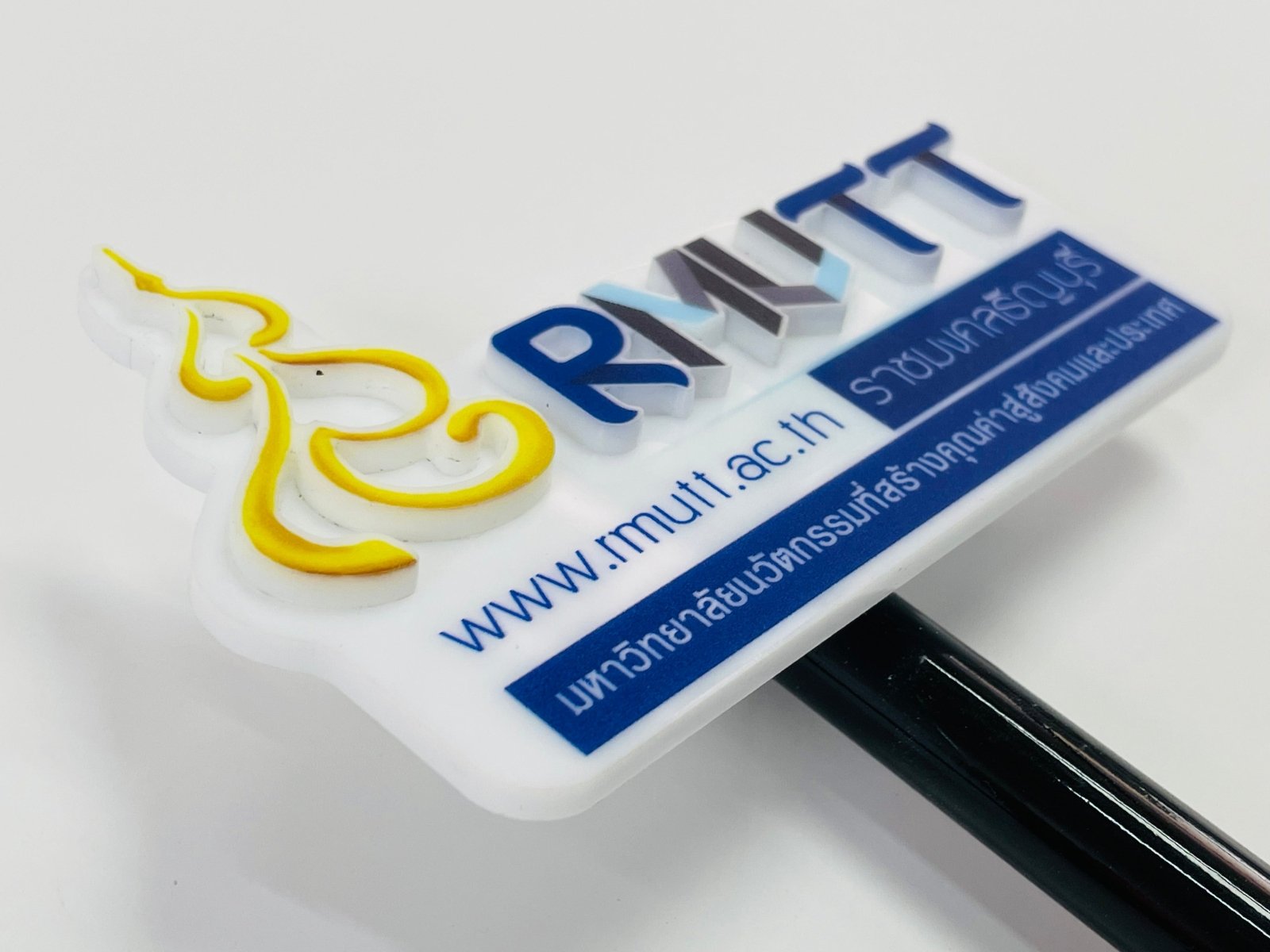 ป้ายไมค์ โลโก้ไมค์ และป้ายหัวไมค์ พิมพ์คมชัด ดีไซน์สวย เหมาะสำหรับงานอีเวนต์ สื่อประชาสัมพันธ์ รายการทีวี และงานโปรโมชัน