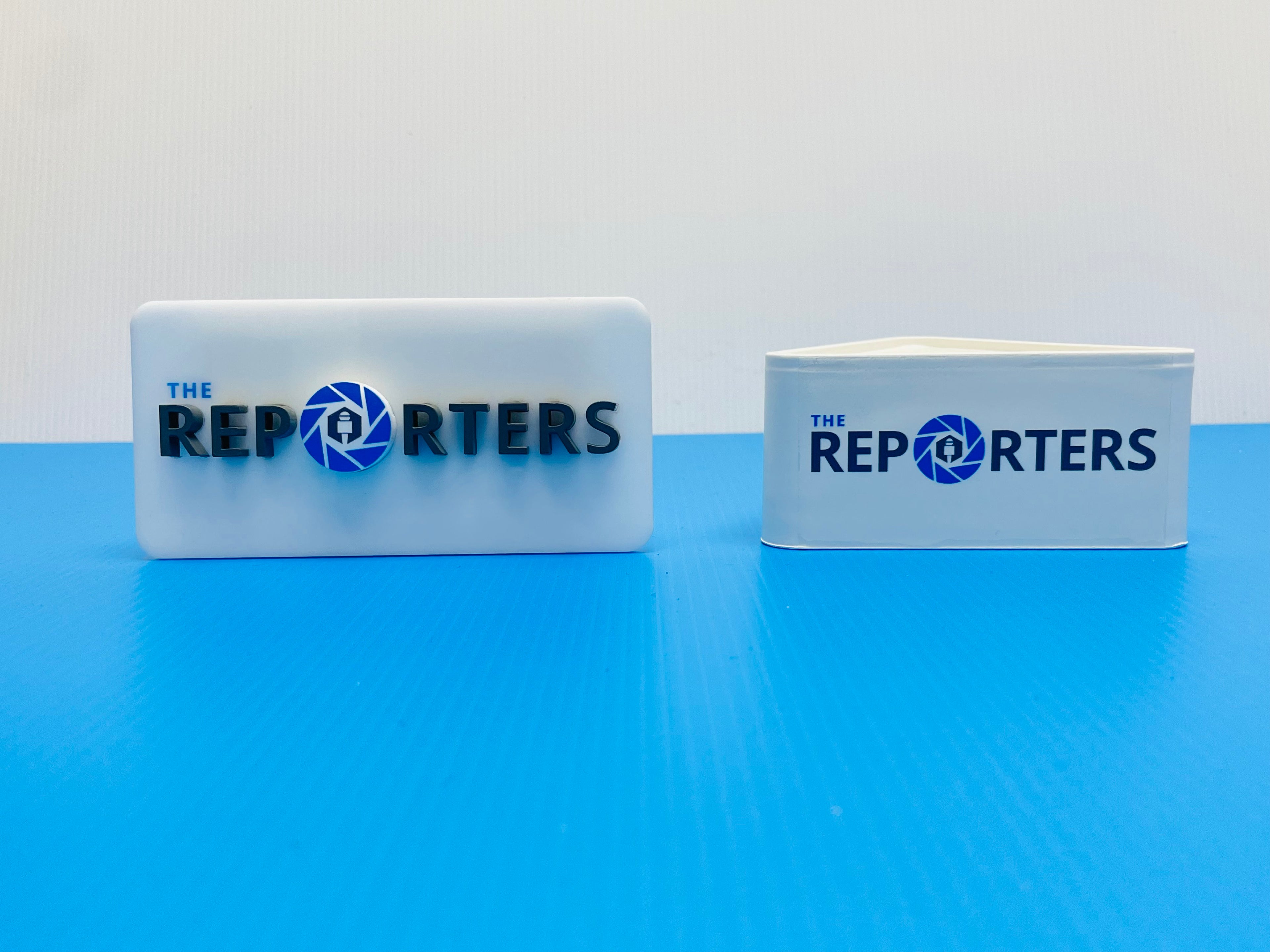 ป้ายไมค์ โลโก้ไมค์ และป้ายหัวไมค์ พิมพ์คมชัด ดีไซน์สวย เหมาะสำหรับงานอีเวนต์ สื่อประชาสัมพันธ์ รายการทีวี และงานโปรโมชัน