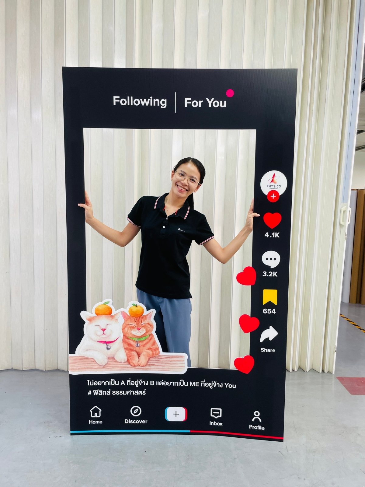 กรอบป้าย Instagram และ Facebook ดีไซน์เหมือนหน้าฟีดโซเชียล เหมาะสำหรับงานอีเวนต์ งานถ่ายภาพ และกิจกรรมโปรโมชัน