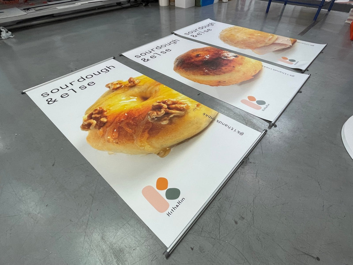 โปสเตอร์แขวนผนัง Hanging Poster พิมพ์คมชัด สีสดใส เหมาะสำหรับงานโฆษณา ประชาสัมพันธ์ และตกแต่งผนัง