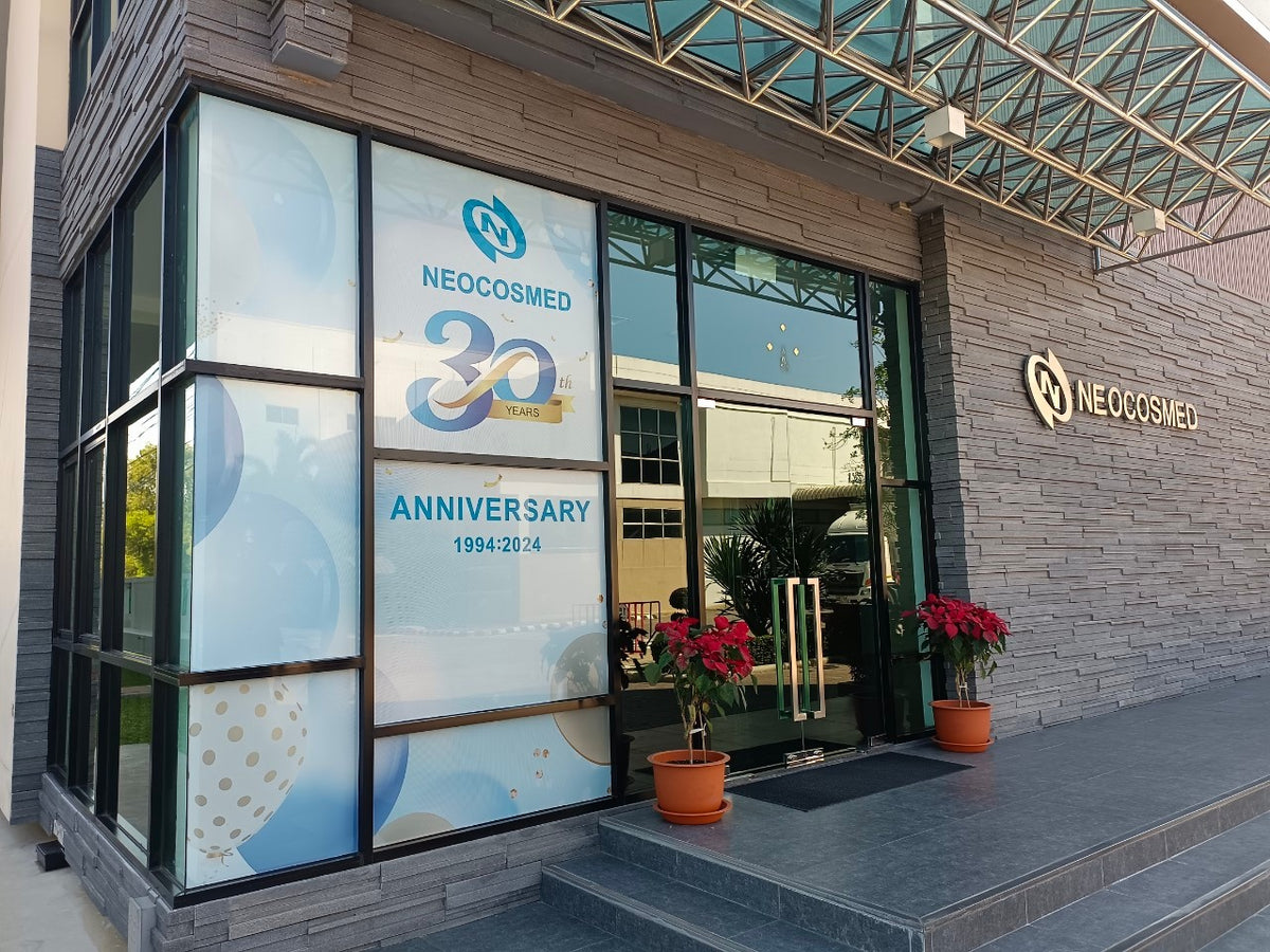 สติ๊กเกอร์ซีทรู See-through One Way Vision มองทะลุจากด้านในได้ พิมพ์คมชัด เหมาะสำหรับติดกระจกอาคารและรถยนต์