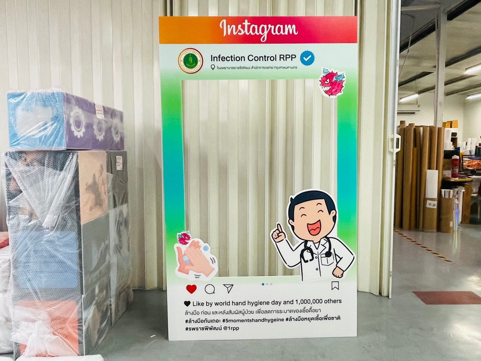 กรอบป้าย Instagram และ Facebook ดีไซน์เหมือนหน้าฟีดโซเชียล เหมาะสำหรับงานอีเวนต์ งานถ่ายภาพ และกิจกรรมโปรโมชัน