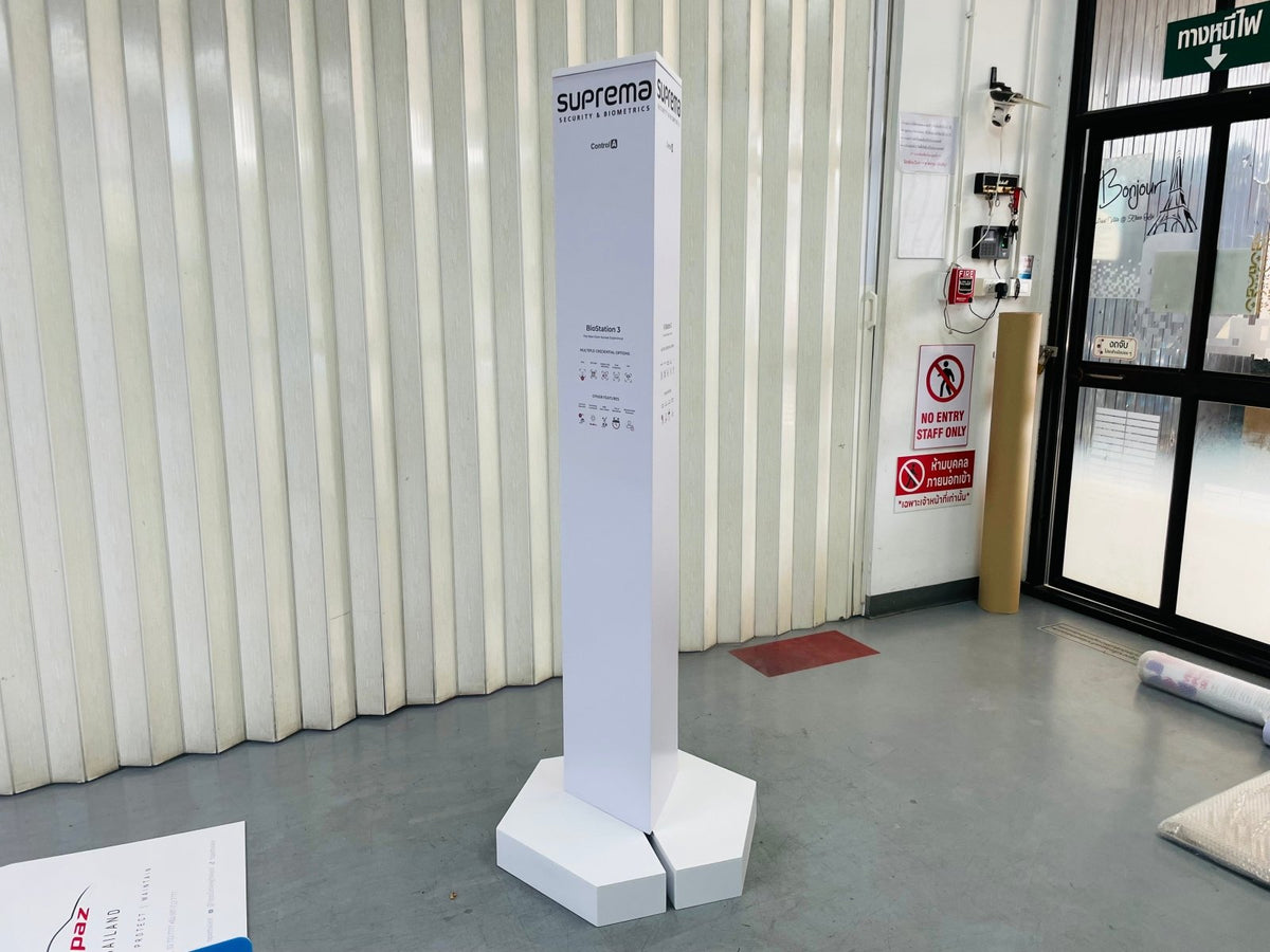 ป้ายโลโก้ตั้งพื้น และป้ายตั้งประกอบฉากถ่ายรูป ดีไซน์สวยสะดุดตา เหมาะสำหรับงานอีเวนต์ งานเปิดตัวสินค้า และการโปรโมทร้านค้า