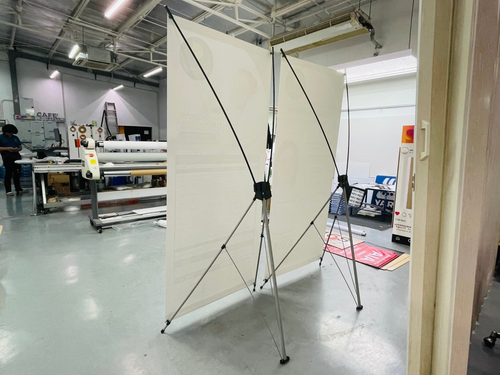 X-Stand เอ็กซ์สแตน ป้ายขาตั้ง พิมพ์ไวนิลคมชัด น้ำหนักเบา ติดตั้งง่าย เหมาะสำหรับงานอีเวนต์ โปรโมชัน และงานแสดงสินค้า