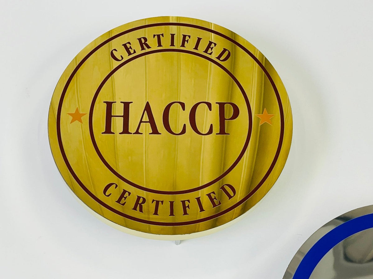 ป้ายสแตนเลส ทองเงา Mirror สวยหรู ทนทาน ใช้สำหรับป้ายชื่อบริษัท โลโก้องค์กร และตกแต่งอาคาร