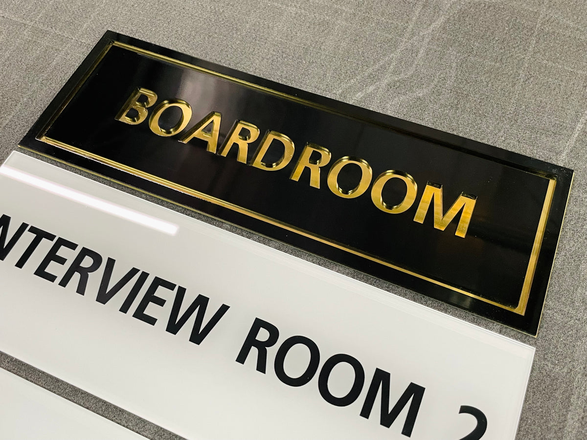 ป้ายหน้าห้อง ป้ายห้องประชุม และป้ายแผนก ดีไซน์เรียบหรู พิมพ์คมชัด เหมาะสำหรับอาคารสำนักงาน โรงเรียน และโรงพยาบาล