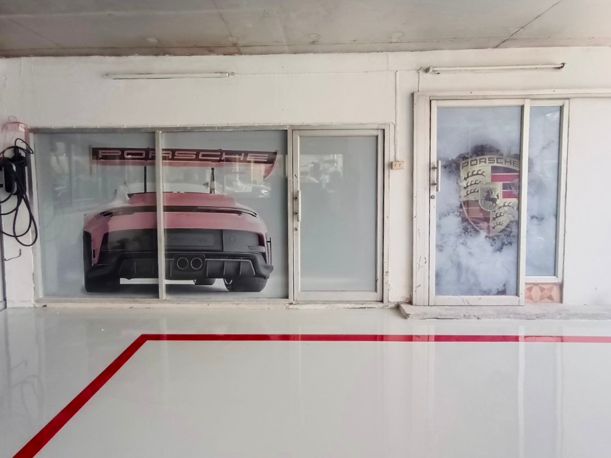 สติ๊กเกอร์ซีทรู See-through One Way Vision มองทะลุจากด้านในได้ พิมพ์คมชัด เหมาะสำหรับติดกระจกอาคารและรถยนต์