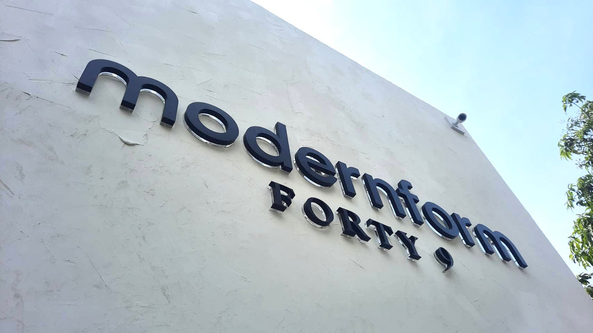 ป้ายไฟออกหลัง และอะคริลิคซ้อนหลัง แสงไฟสวยหรู สะท้อนกำแพงโดดเด่น เหมาะสำหรับป้ายบริษัท ร้านค้า และงานตกแต่งอาคาร