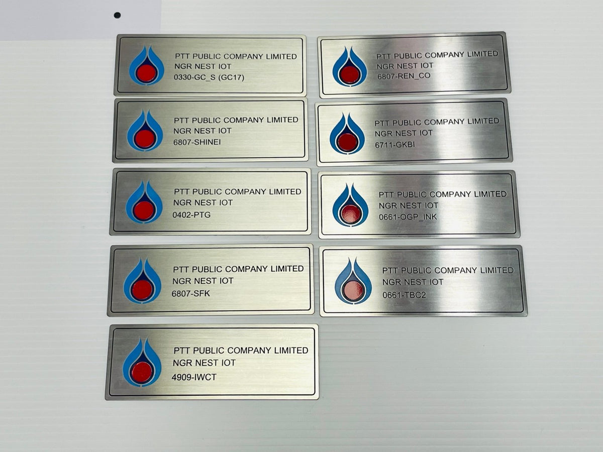 ป้ายเนมเพลท เนมแทก และป้ายกัดกรดเซาะร่อง ตัวอักษรคมชัด ทนทาน เหมาะสำหรับป้ายชื่อบริษัท เครื่องจักร และงานอุตสาหกรรม