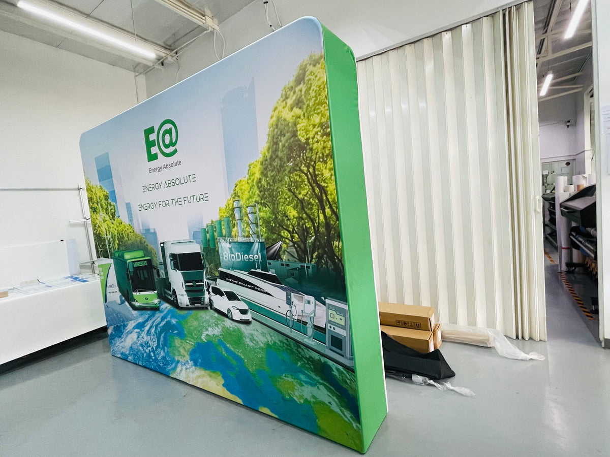 แบคดรอปผ้า ออกบูธ สำเร็จรูป - Octopus Media Solutions