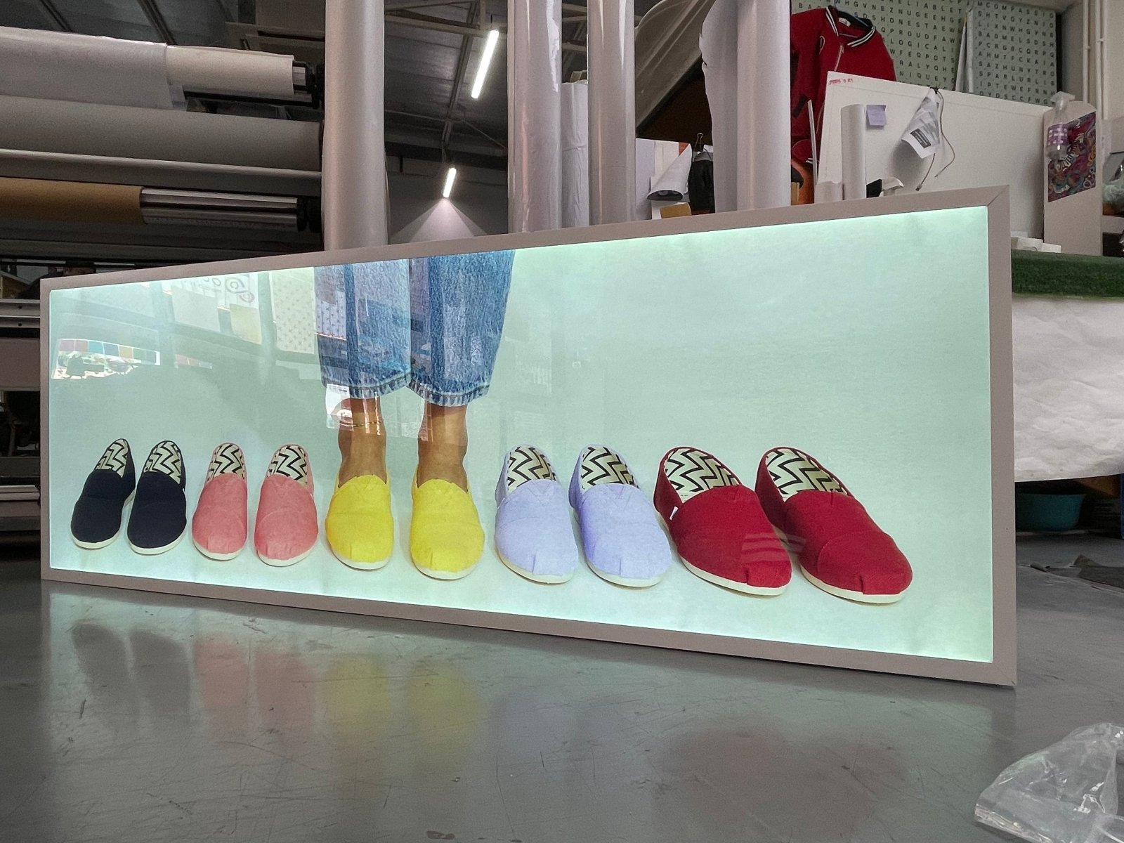 ป้ายไฟ LED Slim Lightbox ป้ายกรอบไฟแบบบาง ดีไซน์ทันสมัย สว่างคมชัด เหมาะสำหรับป้ายโฆษณา หน้าร้าน และงานโปรโมชัน