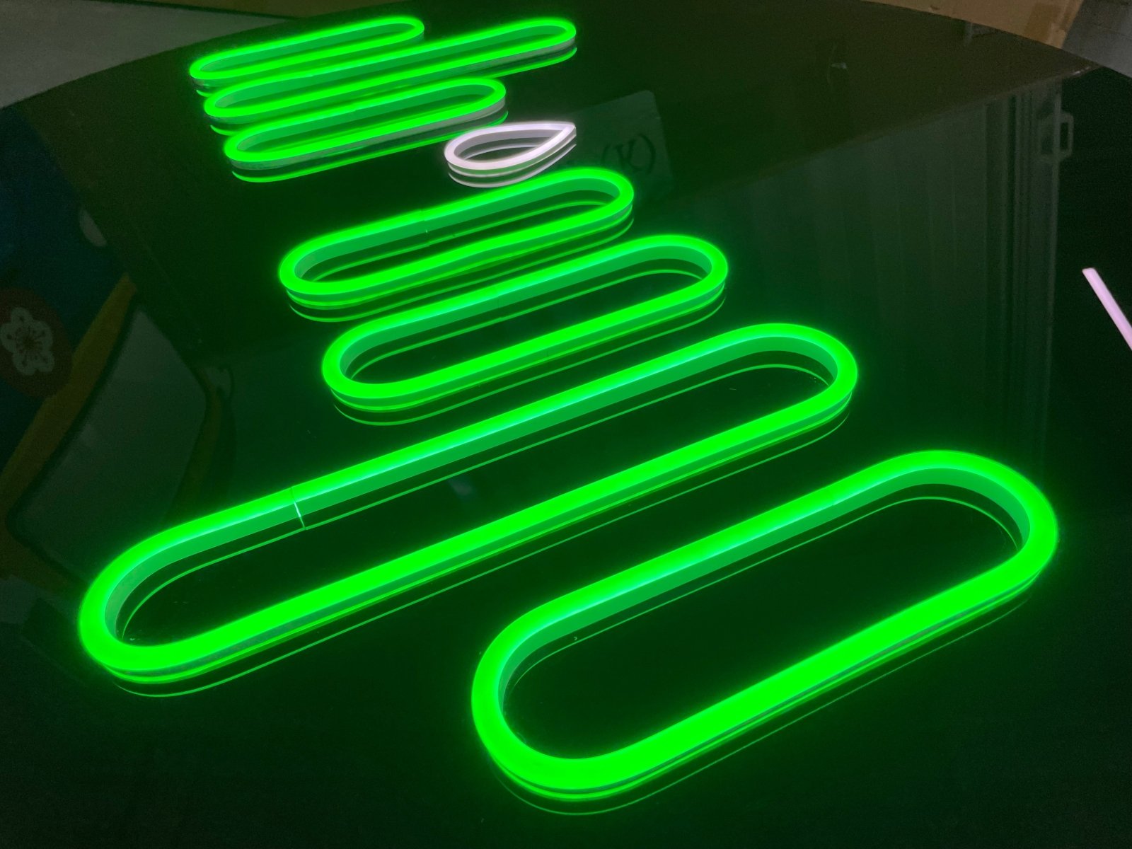 ป้ายไฟนีออน Neon Sign สีสันสดใส ดัดโค้งตามแบบ สวยงามสะดุดตา เหมาะสำหรับร้านอาหาร คาเฟ่ บาร์ และงานตกแต่ง
