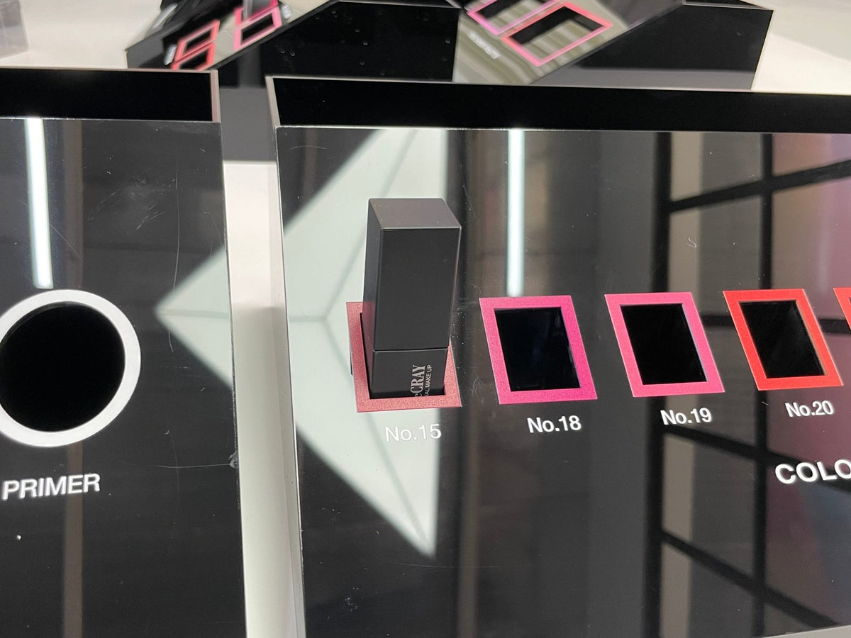 Shelf Display แท่นวางสินค้า แท่นวางเครื่องสำอาง ดีไซน์สวย เหมาะสำหรับโชว์สินค้าในร้านและงานโปรโมชัน