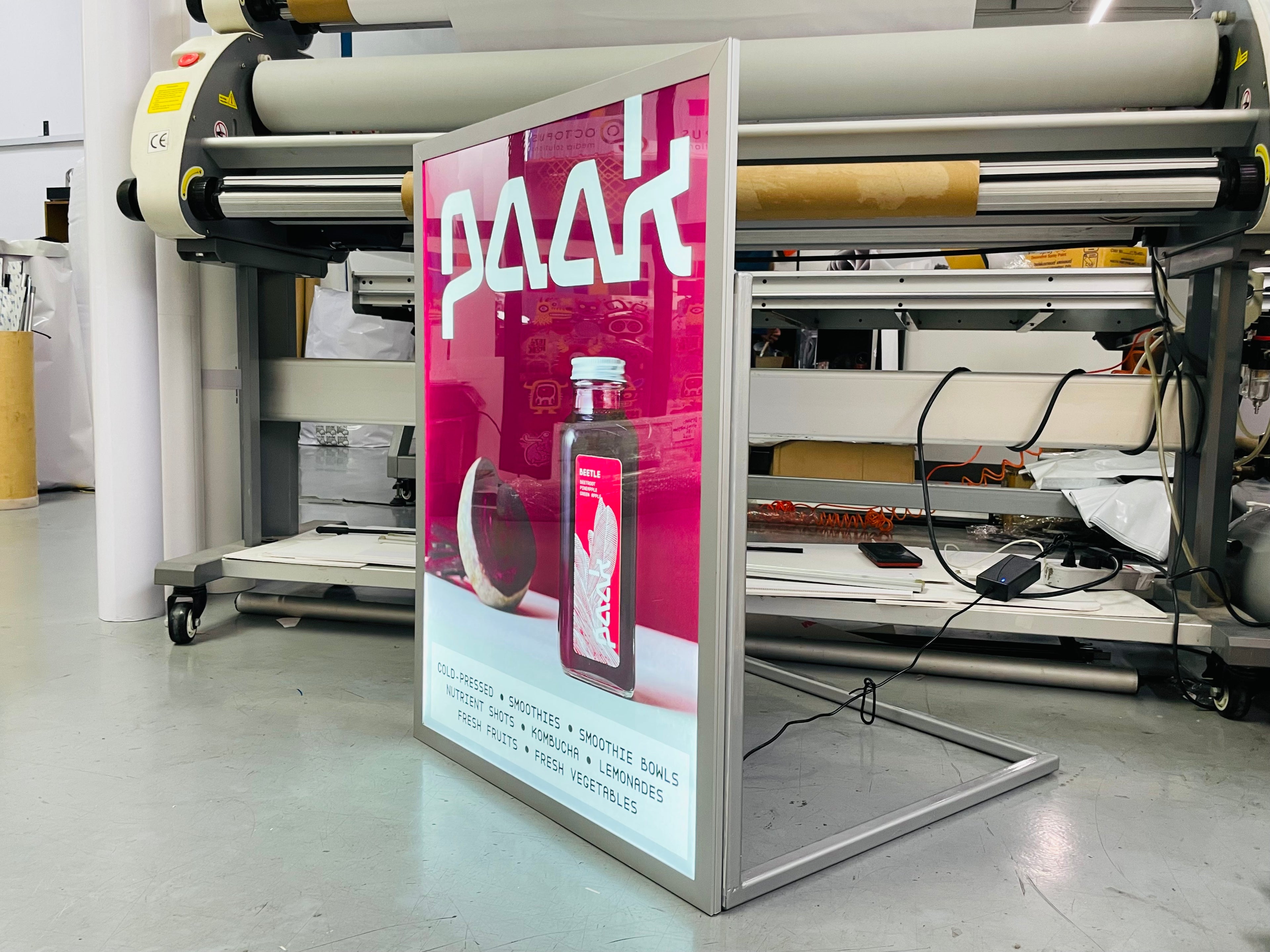 ป้ายไฟ LED Slim Lightbox ป้ายกรอบไฟแบบบาง ดีไซน์ทันสมัย สว่างคมชัด เหมาะสำหรับป้ายโฆษณา หน้าร้าน และงานโปรโมชัน