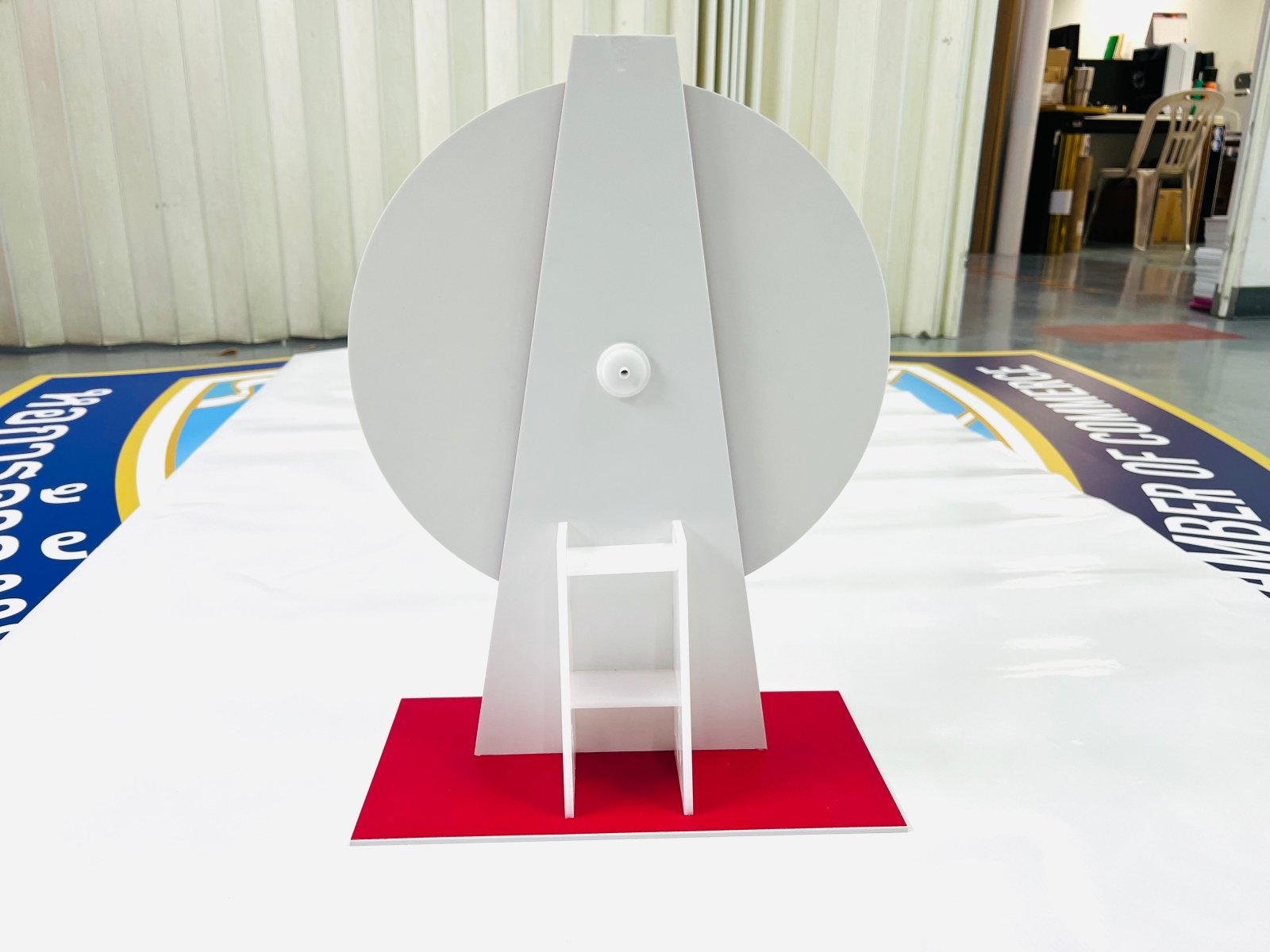 ป้ายหมุนวงล้อ ขนาดเล็ก ดีไซน์กะทัดรัด ใช้งานง่าย เหมาะสำหรับกิจกรรมเสี่ยงโชคและงานโปรโมชัน