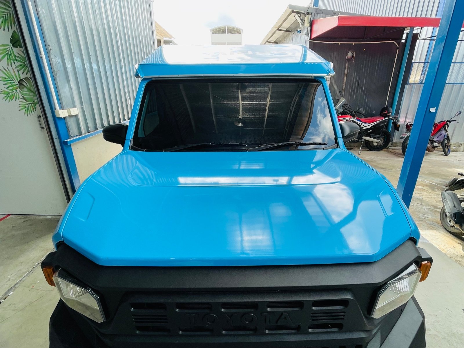 แร็ปสติ๊กเกอร์กระบะ Hilux Champ พิมพ์คมชัด วัสดุทนทาน เหมาะสำหรับงานโฆษณาและตกแต่งรถ