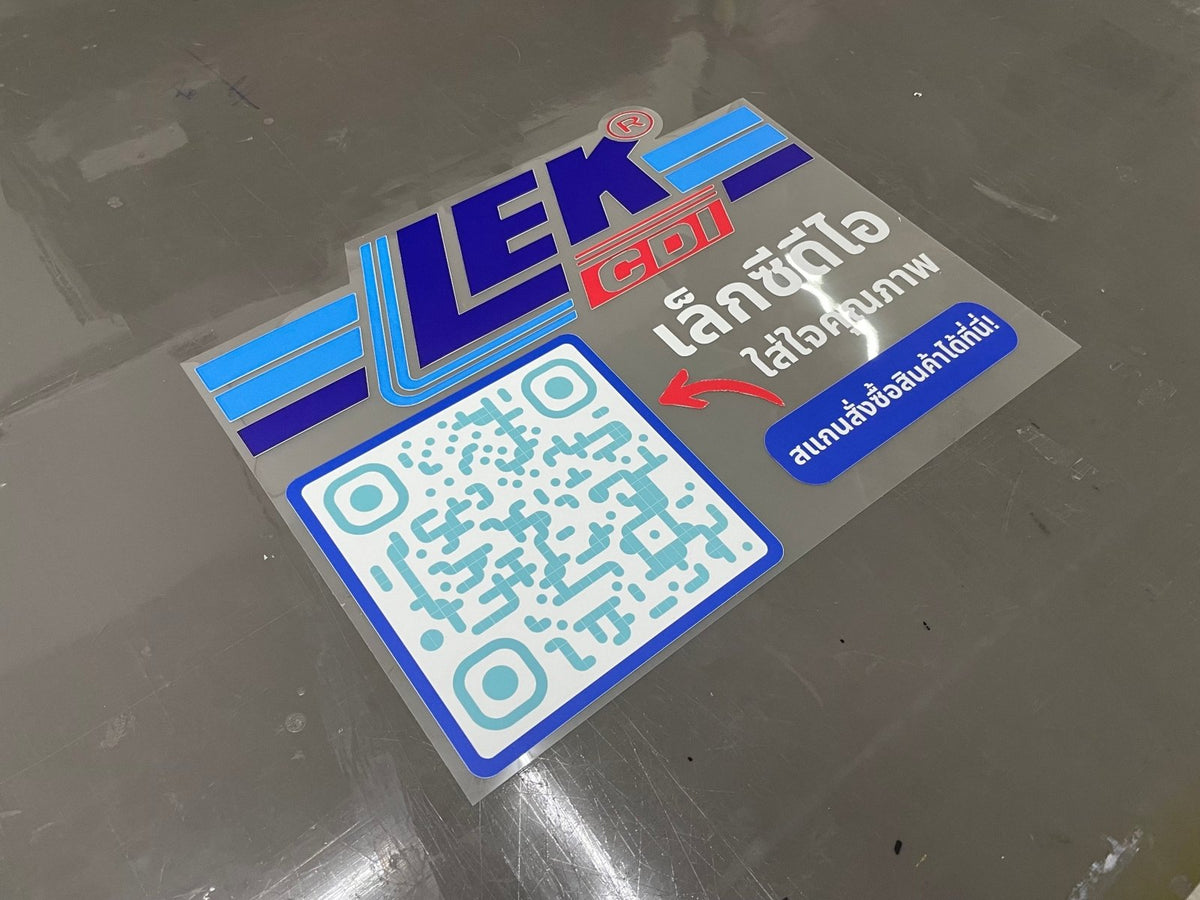 สติ๊กเกอร์ใสติดกระจก โปร่งใส พิมพ์คมชัด เหมาะสำหรับโชว์รูม ร้านค้า และงานตกแต่งอาคาร