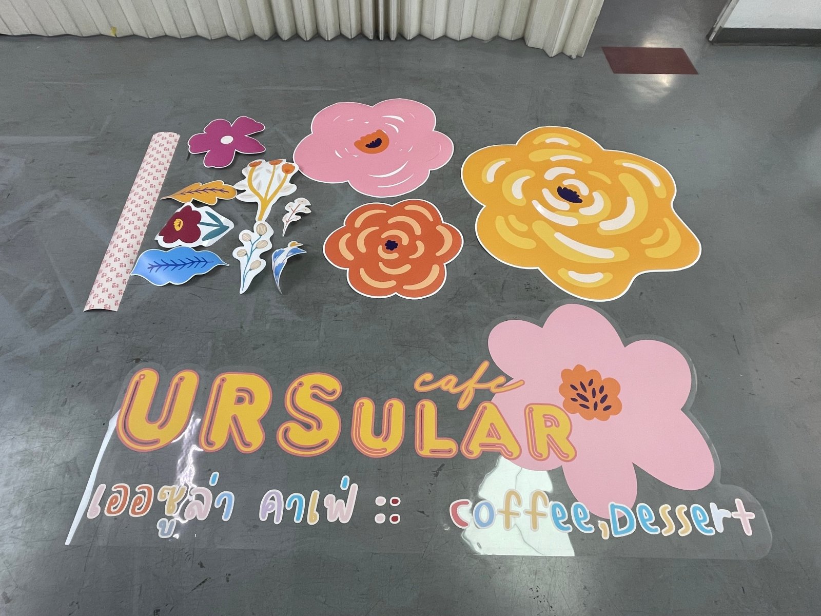 สติ๊กเกอร์ใส สติ๊กเกอร์ฉลากสินค้าใส พิมพ์คมชัด ติดแนบเนียน เหมาะสำหรับบรรจุภัณฑ์ สินค้า เครื่องสำอาง และงานโปรโมชัน