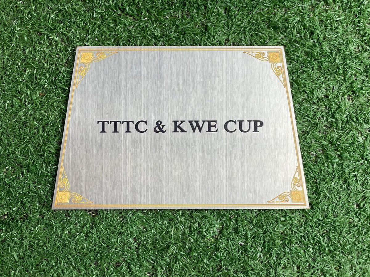 ป้ายสแตนเลสเงินแฮร์ไลน์ ผิวด้านหรูหรา แข็งแรง ทนทาน เหมาะสำหรับป้ายบริษัทและงานตกแต่งอาคาร