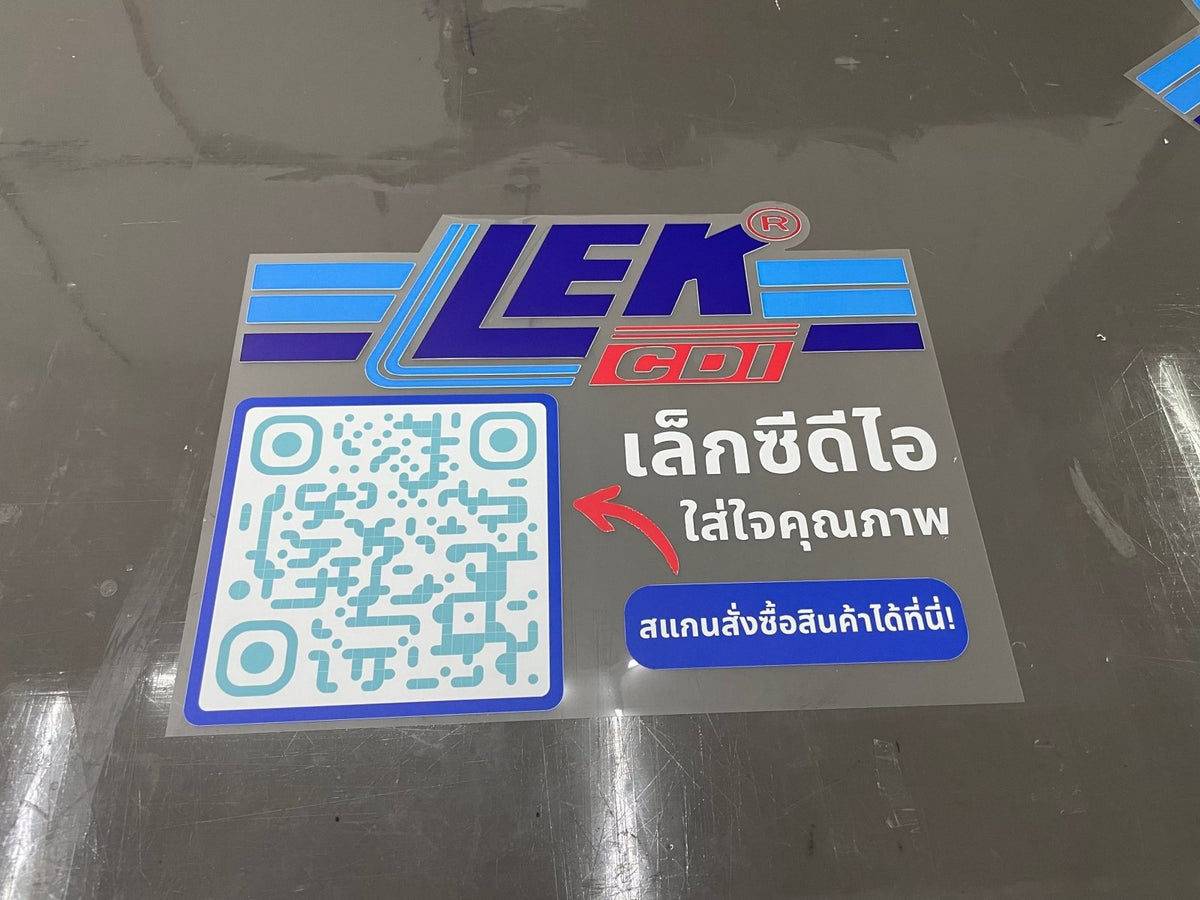 สติ๊กเกอร์ใสติดกระจก โปร่งใส พิมพ์คมชัด เหมาะสำหรับโชว์รูม ร้านค้า และงานตกแต่งอาคาร