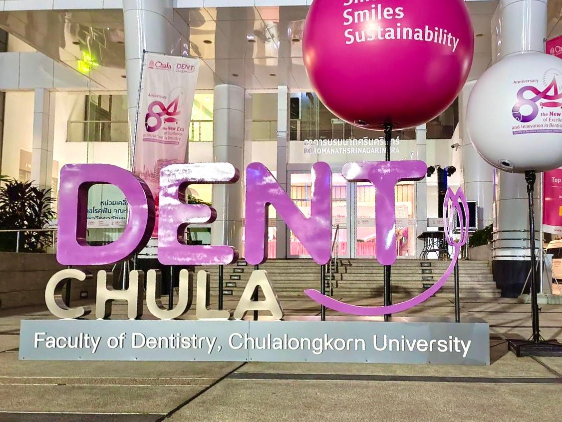 ป้ายโลโก้ตั้งพื้น และป้ายตั้งประกอบฉากถ่ายรูป ดีไซน์สวยสะดุดตา เหมาะสำหรับงานอีเวนต์ งานเปิดตัวสินค้า และการโปรโมทร้านค้า