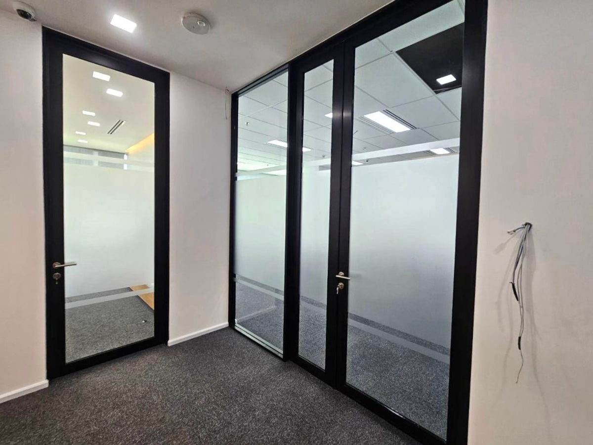 สติ๊กเกอร์ฝ้า ฉลุไดคัท ติดกระจก ลวดลายคมชัด เหมาะสำหรับออฟฟิศ ร้านค้า และงานตกแต่งกระจก