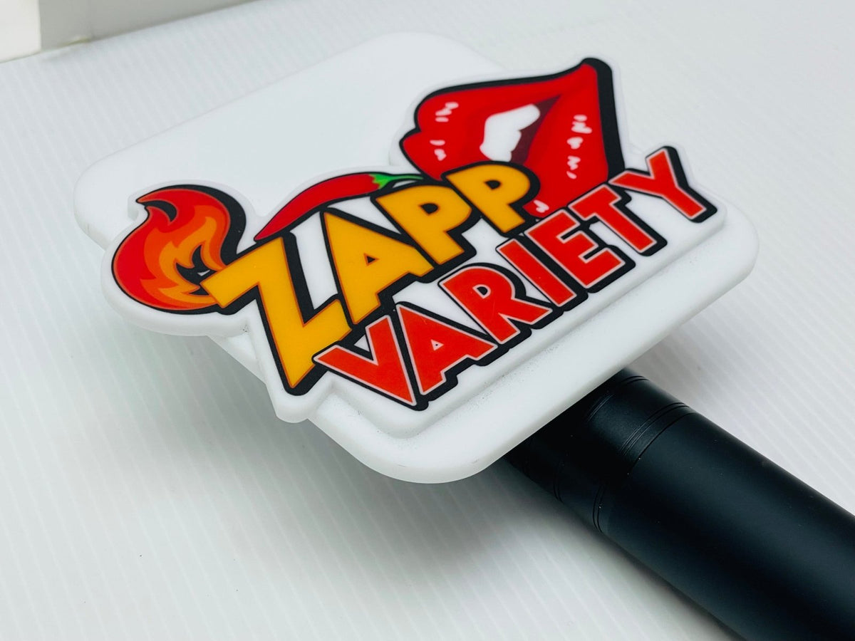 ป้ายไมค์ โลโก้ไมค์ และป้ายหัวไมค์ พิมพ์คมชัด ดีไซน์สวย เหมาะสำหรับงานอีเวนต์ สื่อประชาสัมพันธ์ รายการทีวี และงานโปรโมชัน