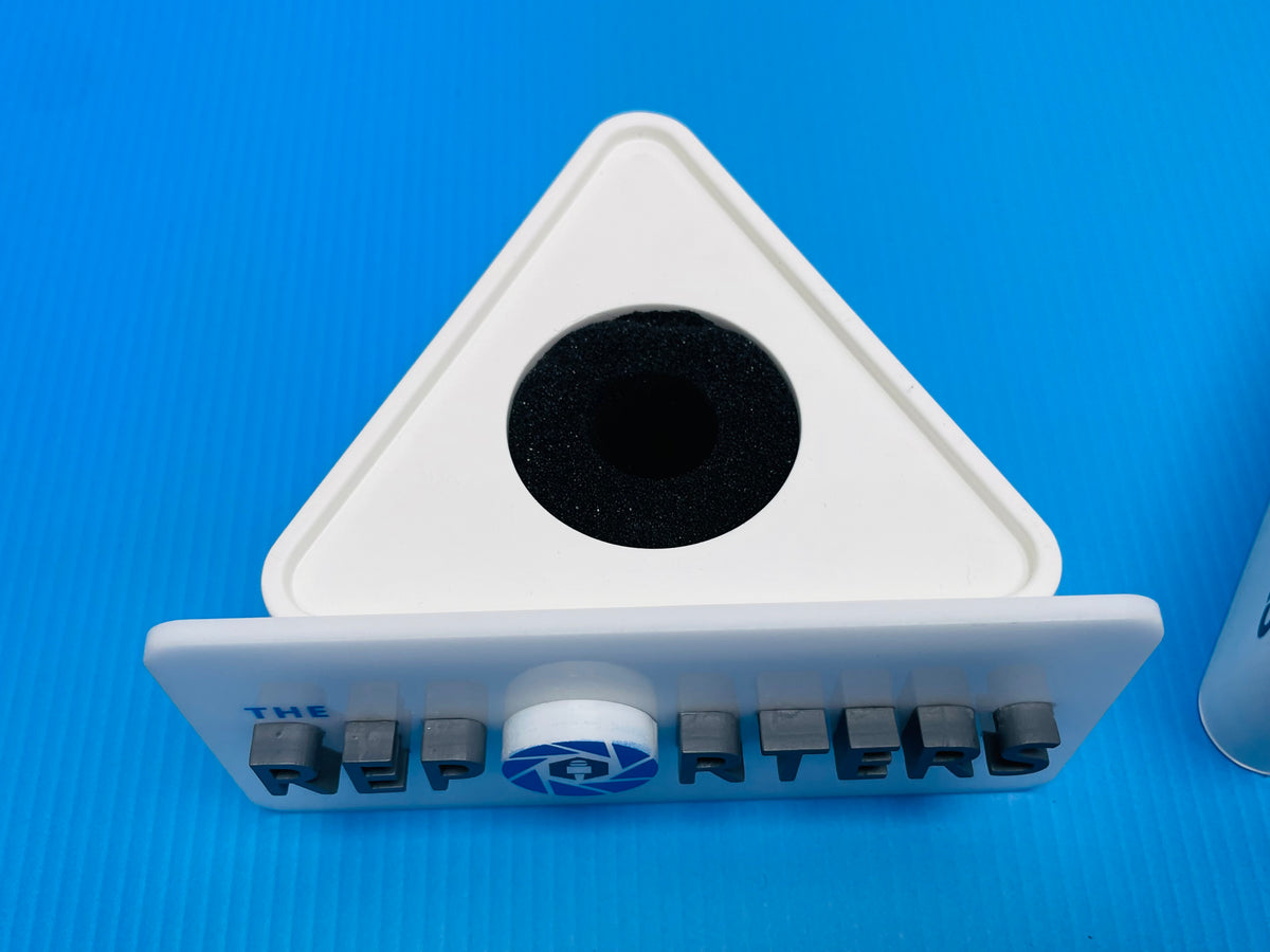 ป้ายไมค์ โลโก้ไมค์ และป้ายหัวไมค์ พิมพ์คมชัด ดีไซน์สวย เหมาะสำหรับงานอีเวนต์ สื่อประชาสัมพันธ์ รายการทีวี และงานโปรโมชัน