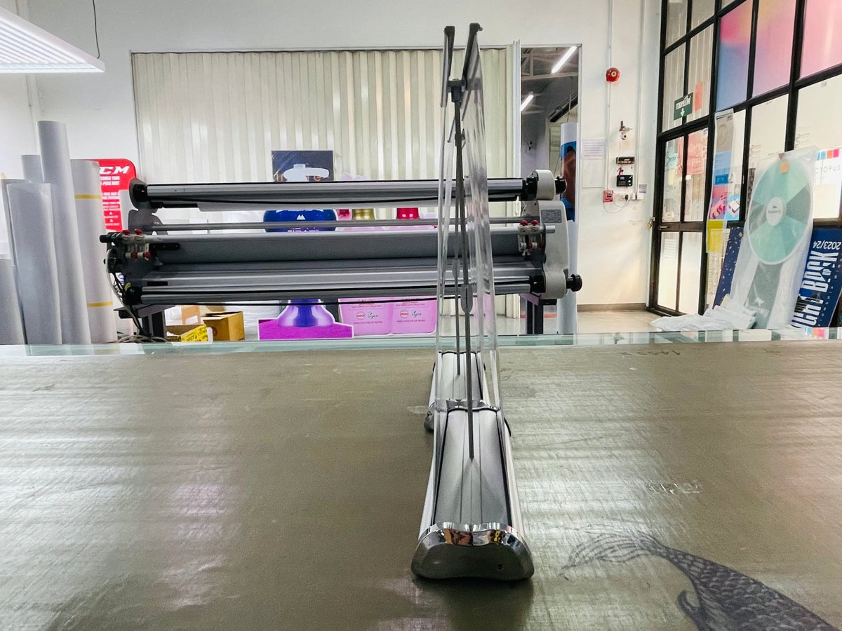 Mini Roll Up โรลอัพขนาดเล็ก น้ำหนักเบา ติดตั้งง่าย เหมาะสำหรับโปรโมชัน ร้านค้า และบูธแสดงสินค้า