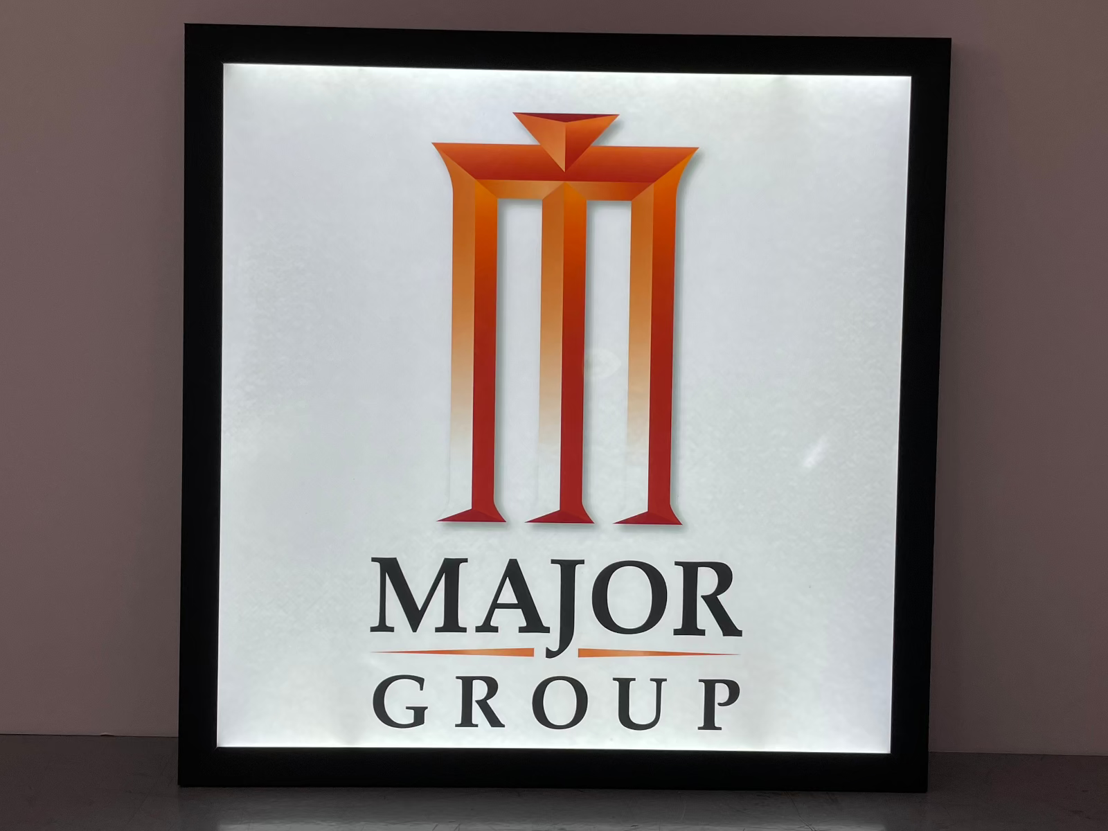 ป้ายไฟ LED Slim Lightbox ป้ายกรอบไฟแบบบาง ดีไซน์ทันสมัย สว่างคมชัด เหมาะสำหรับป้ายโฆษณา หน้าร้าน และงานโปรโมชัน