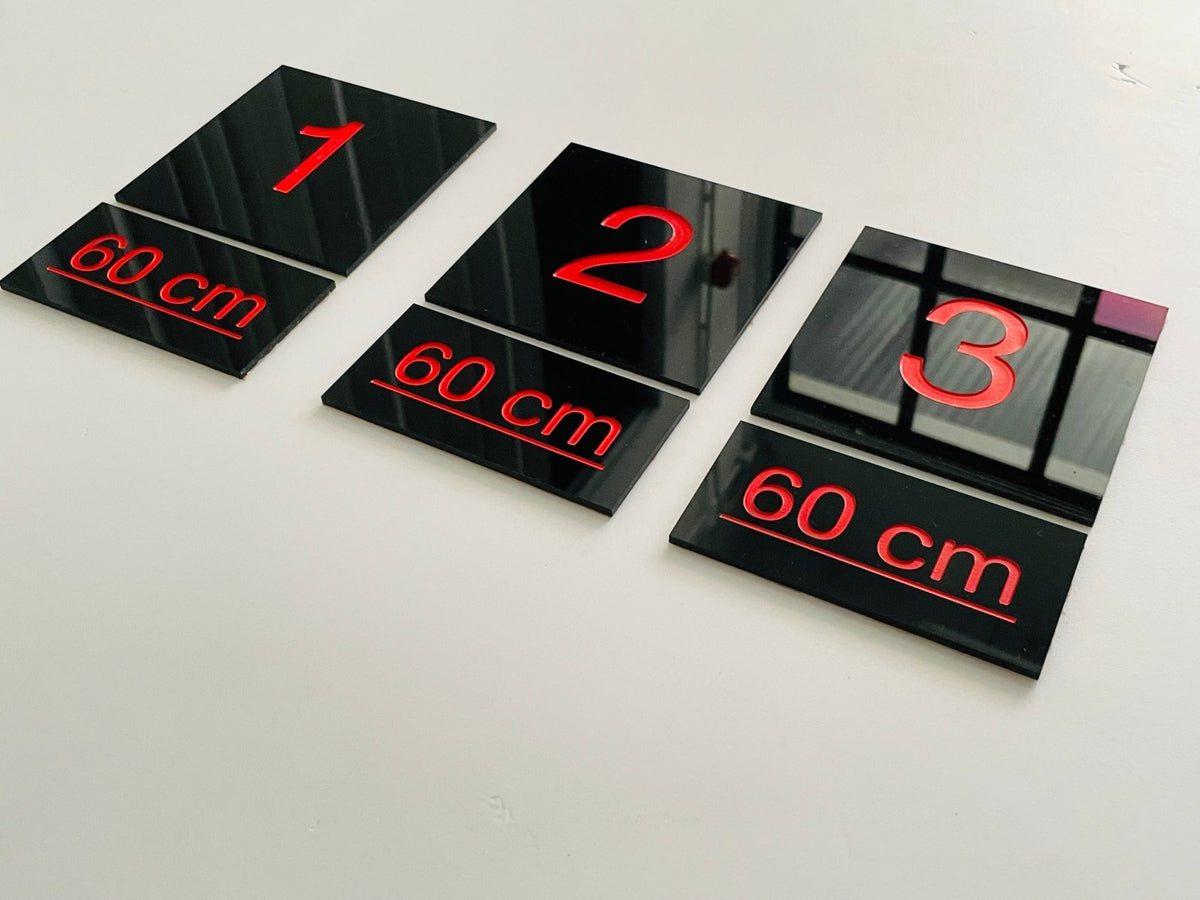 เซาะร่องอะคริลิค Laser Marking งานพิมพ์และแกะสลักคมชัด เนี้ยบหรู เหมาะสำหรับป้ายชื่อ ป้ายบริษัท และงานตกแต่งพิเศษ