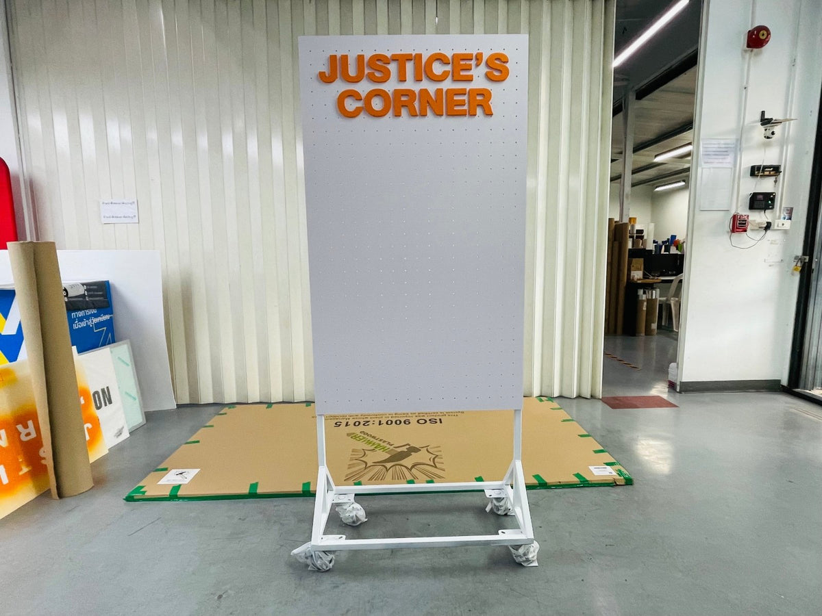 บอร์ดแขวนอุปกรณ์ Pegboard แข็งแรง ใช้งานสะดวก เหมาะสำหรับโชว์สินค้า ร้านค้า และออฟฟิศ