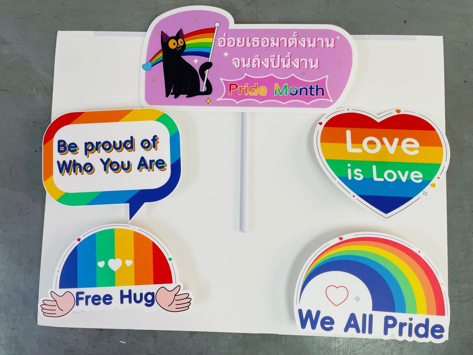 ป้ายถือถ่ายรูป ป้ายพร็อพ สำหรับงานแต่ง งานอีเวนต์ และปาร์ตี้ ดีไซน์น่ารัก พิมพ์คมชัด เพิ่มความสนุกในการถ่ายภาพ