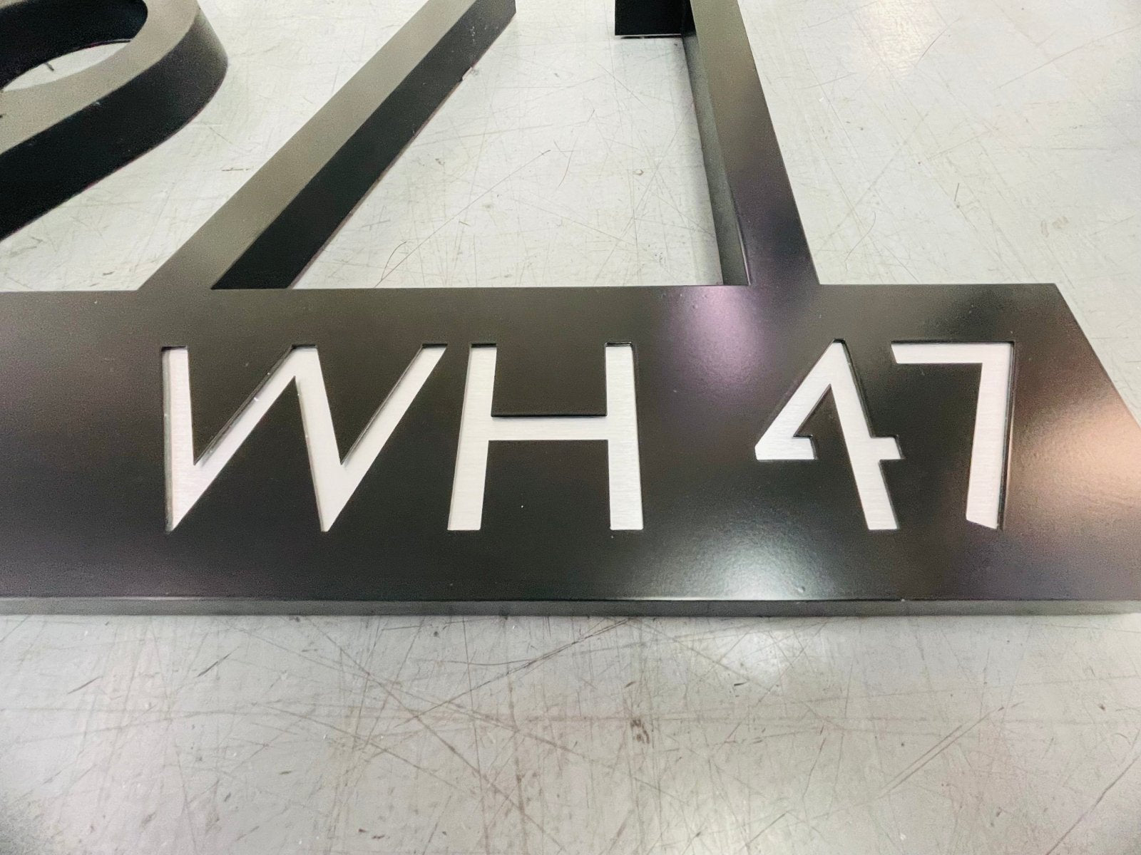 ป้ายบ้านเลขที่ และป้ายเลขที่ห้อง พิมพ์คมชัด ดีไซน์หรูหรา ทนทาน เหมาะสำหรับบ้าน อาคารชุด คอนโด และสำนักงาน