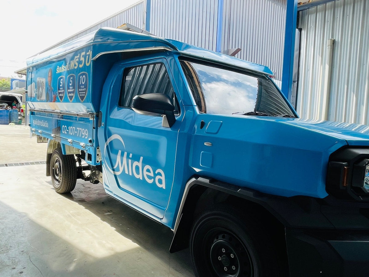 แร็ปสติ๊กเกอร์กระบะ Hilux Champ พิมพ์คมชัด วัสดุทนทาน เหมาะสำหรับงานโฆษณาและตกแต่งรถ