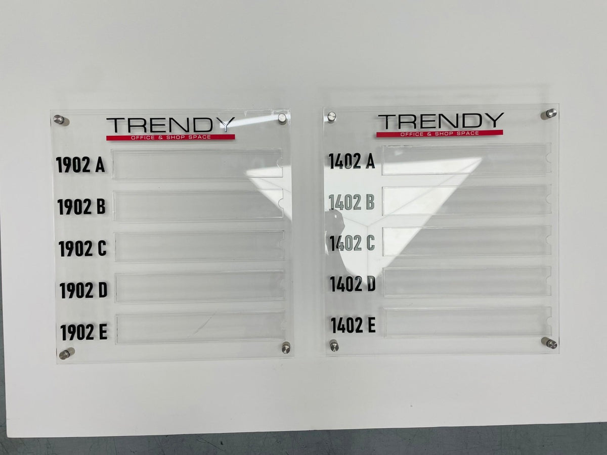 ป้ายอะคริลิคหมุดลอย Standoff ดีไซน์โมเดิร์น พิมพ์คมชัด เหมาะสำหรับป้ายบริษัทและสำนักงาน