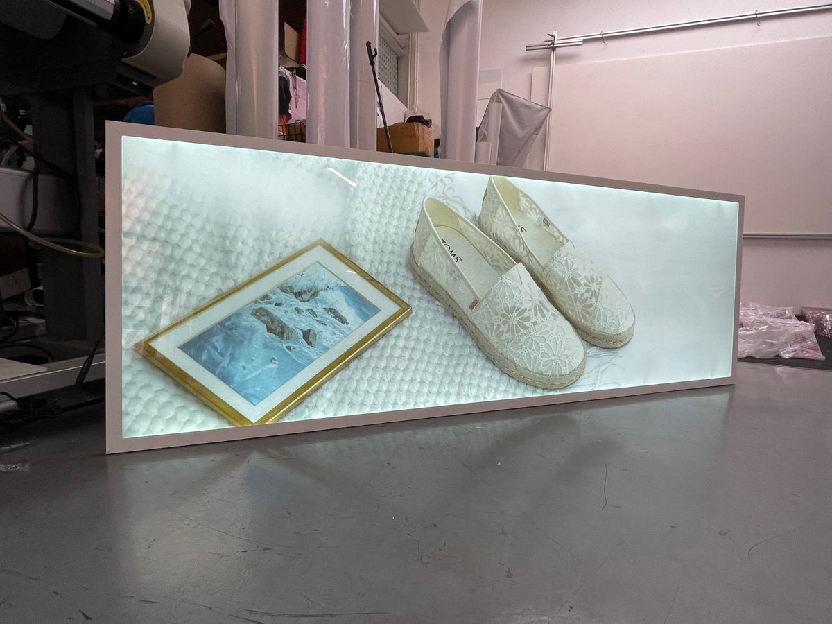 ป้ายไฟ LED Slim Lightbox ป้ายกรอบไฟแบบบาง ดีไซน์ทันสมัย สว่างคมชัด เหมาะสำหรับป้ายโฆษณา หน้าร้าน และงานโปรโมชัน