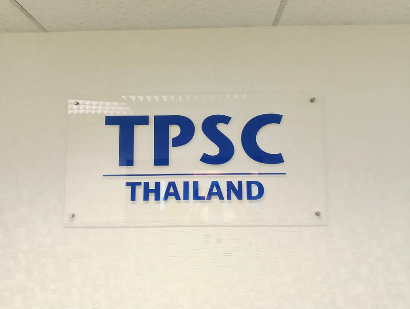 ป้ายอะคริลิคหมุดลอย Standoff ดีไซน์โมเดิร์น พิมพ์คมชัด เหมาะสำหรับป้ายบริษัทและสำนักงาน