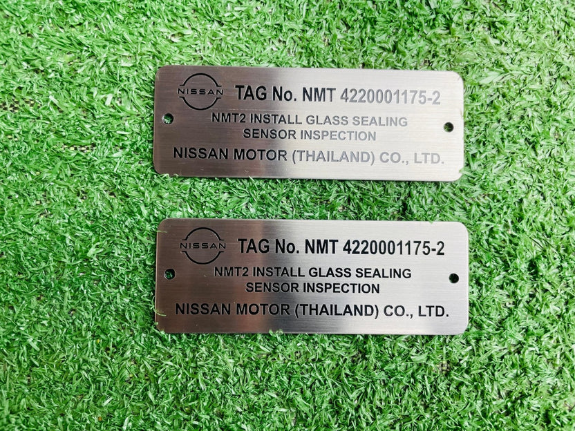 ป้ายสแตนเลสเงินแฮร์ไลน์ ผิวด้านหรูหรา แข็งแรง ทนทาน เหมาะสำหรับป้ายบริษัทและงานตกแต่งอาคาร