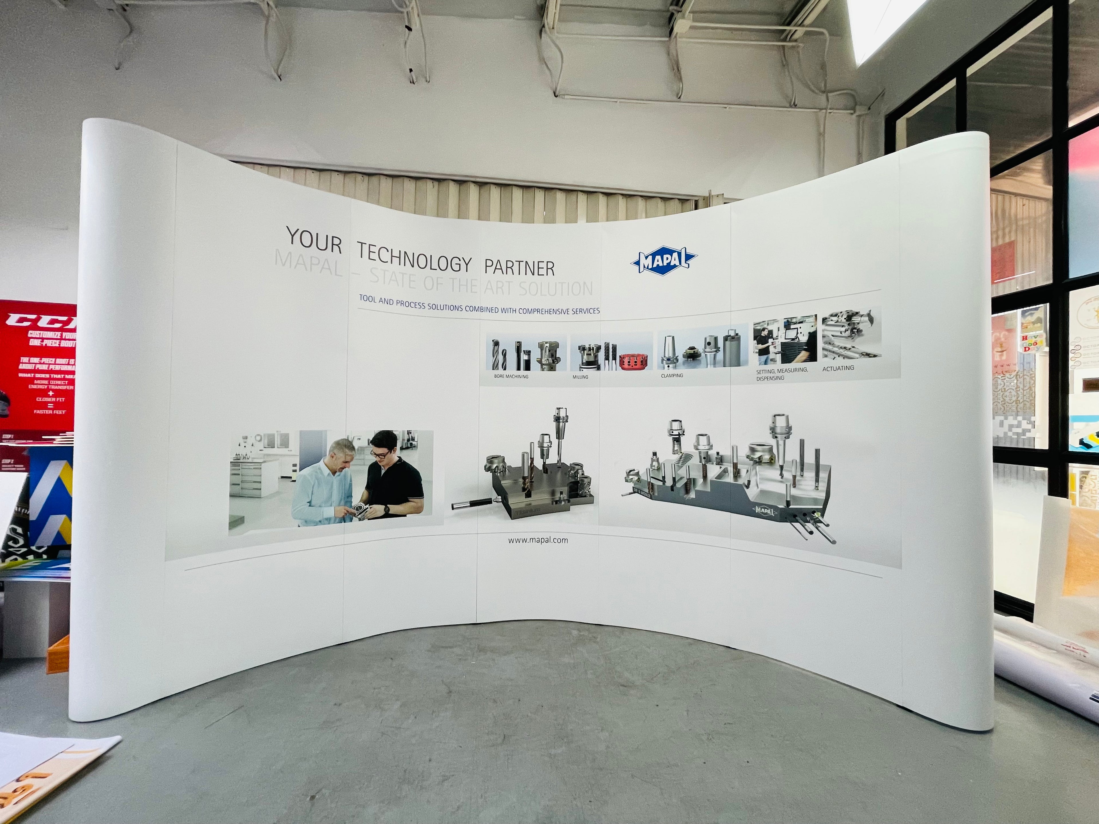 Backdrop แบคดรอปสำเร็จรูป พิมพ์คมชัด ติดตั้งง่าย เหมาะสำหรับงานอีเวนต์ นิทรรศการ และงานโปรโมชัน