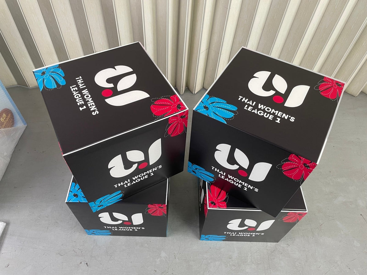 กล่องลูกเต๋า กล่องฟิวเจอร์บอร์ดทรงลูกเต๋า พิมพ์คมชัด เหมาะสำหรับงานอีเวนต์ และดิสเพลย์สินค้า