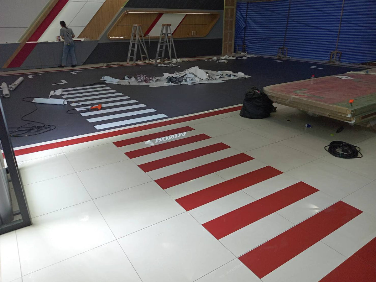 สติ๊กเกอร์ติดพื้น และสติ๊กเกอร์ติดทางเดิน พิมพ์คมชัด กันลื่น ทนทาน เหมาะสำหรับงานประชาสัมพันธ์ ป้ายบอกทาง และงานอีเวนต์